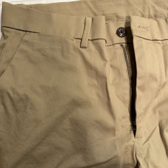Men’s GAP Khaki Relaxed Fit Pants NWT 34x30 Work Classic Casual Weekend Cotton - Picture 6 of 10